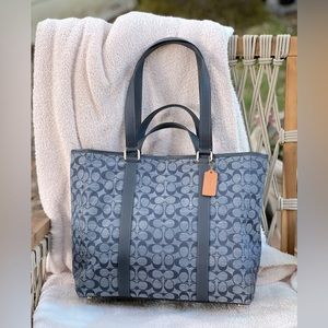 EUC Hudson Double Handle Tote In Signature Chambray